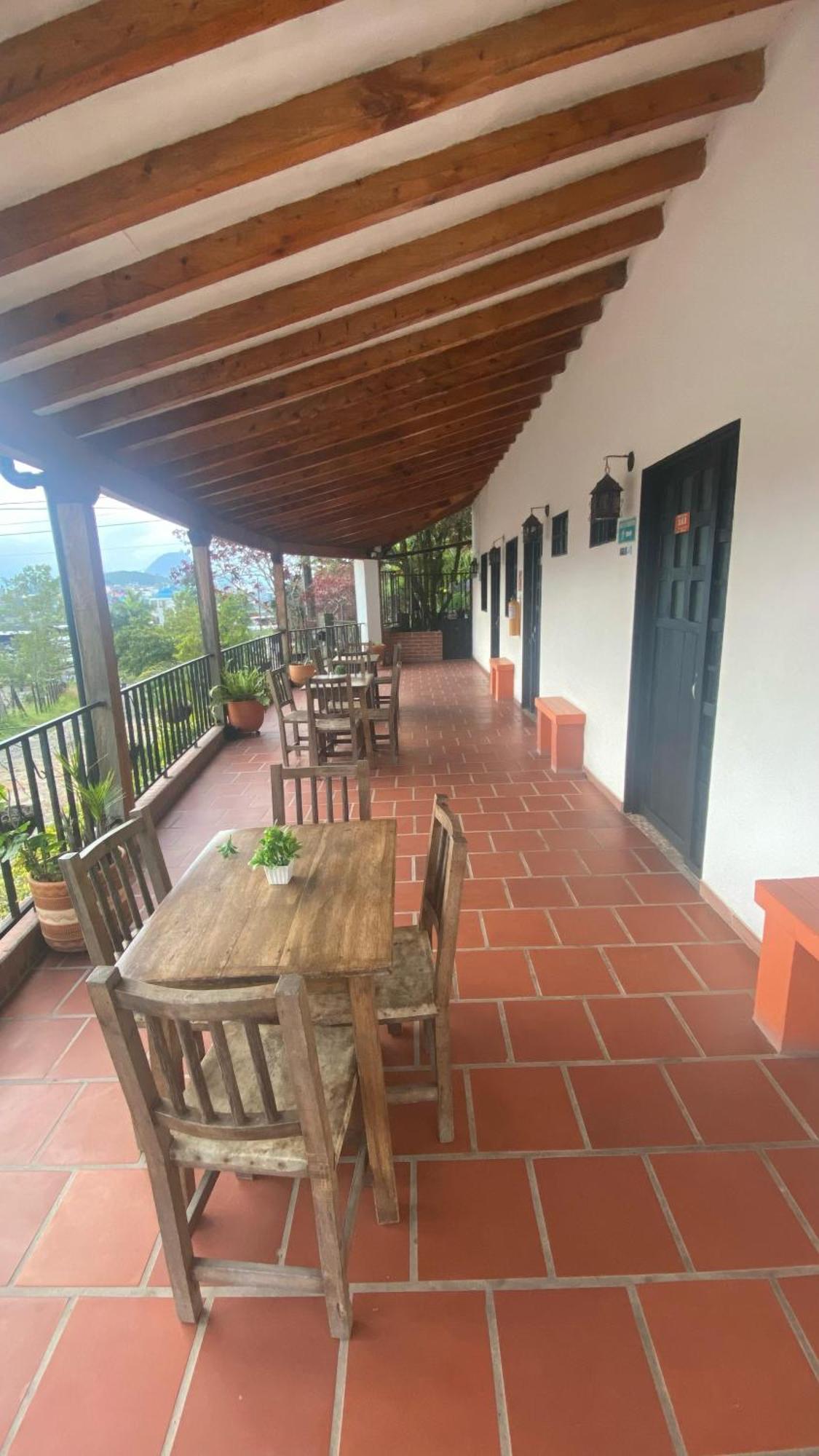 Balcones De La Casona Hotell Guatapé Exteriör bild